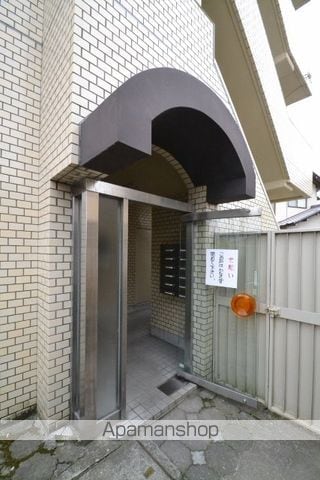 クワモトビルの玄関写真