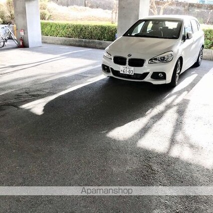 ガーデンスクエア瀬田[2LDK/48.33m2]の駐車場3