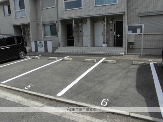 ウィット塩屋[2LDK/57.94m2]の駐車場1
