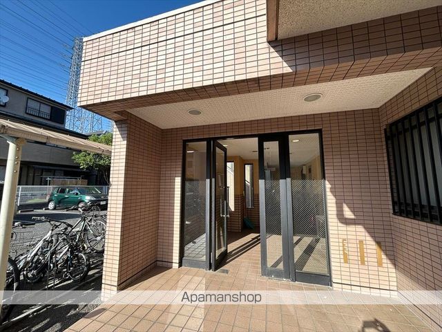 ヴィーヴル橋本の玄関写真