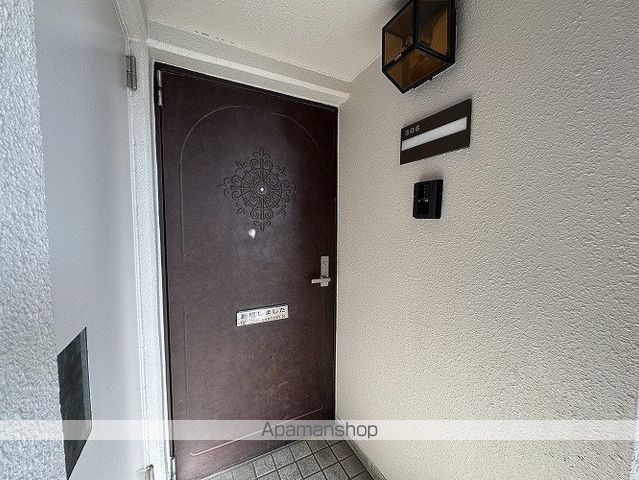 シャトー三和III号館の玄関写真