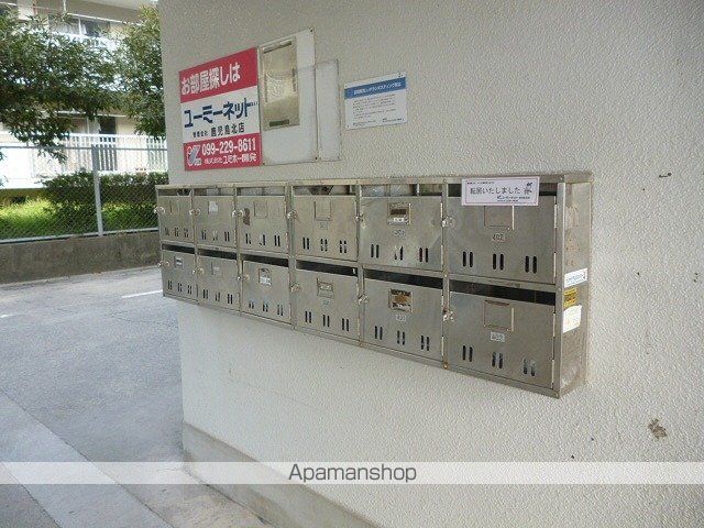 永徳ハイツB棟の玄関写真