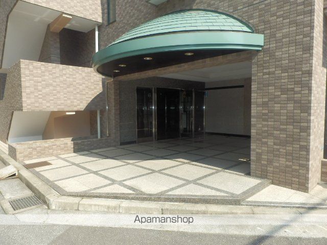 ダイアパレス千葉中央公園の玄関写真