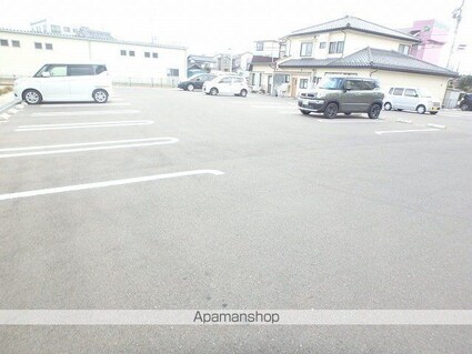 ダイヤモンドムーン[1LDK/50.53m2]の駐車場2