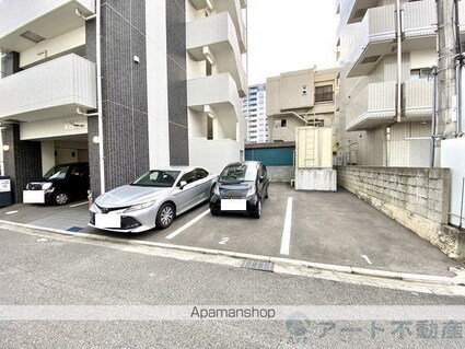 ヴェルデ・フレスコ三番町[1LDK/33.76m2]の駐車場