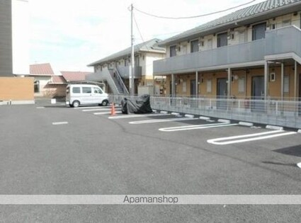 ヴィラドムス[1K/28.3m2]の駐車場