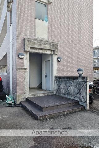 ルミナスコートの玄関写真