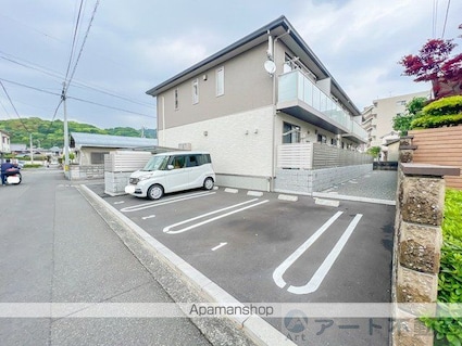 グランフォレスト[1LDK/42.42m2]の駐車場