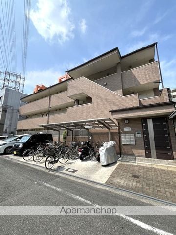 アンプルールフェールバレルコートの外観写真