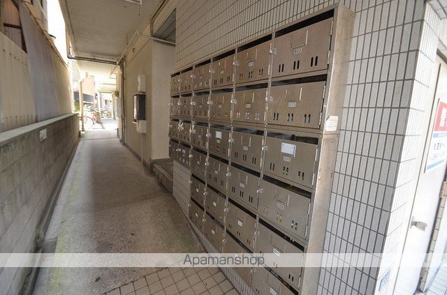 メゾンプチ鴨池の玄関写真