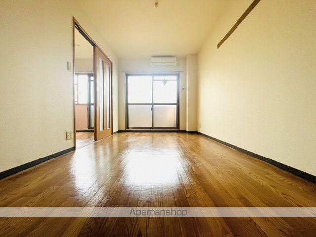 ルネッサンス岡田の内装写真