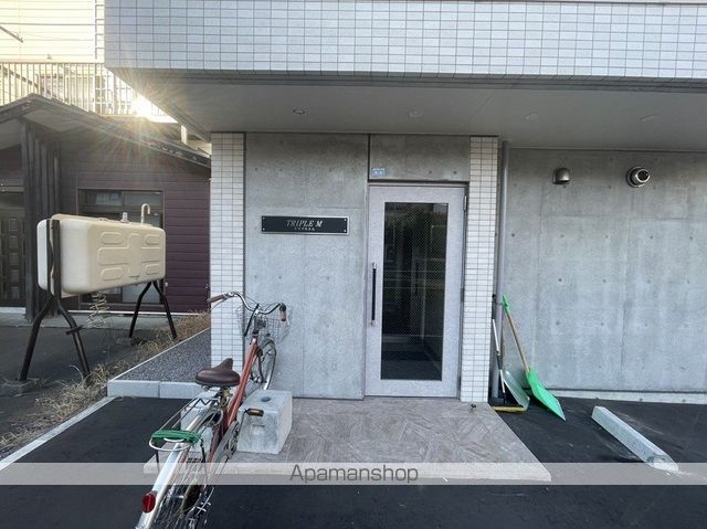 TRIPLE Mの玄関写真
