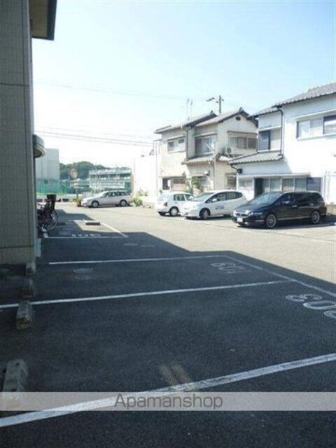 和歌山県和歌山市小雑賀[3DK/54.07m2]の駐車場2