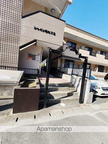 シャイン城の下IIの玄関写真