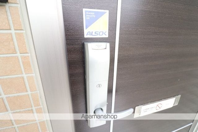 クリスタル桜 A棟の玄関写真