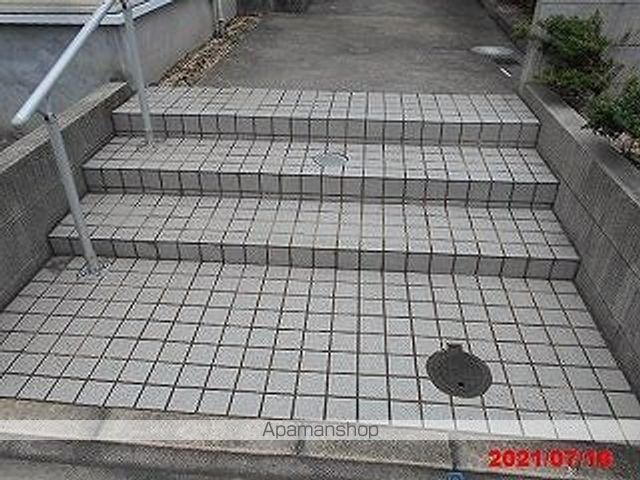 レオネクスト鈴の玄関写真