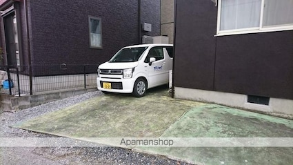 コーポ英[1R/18.63m2]の駐車場2