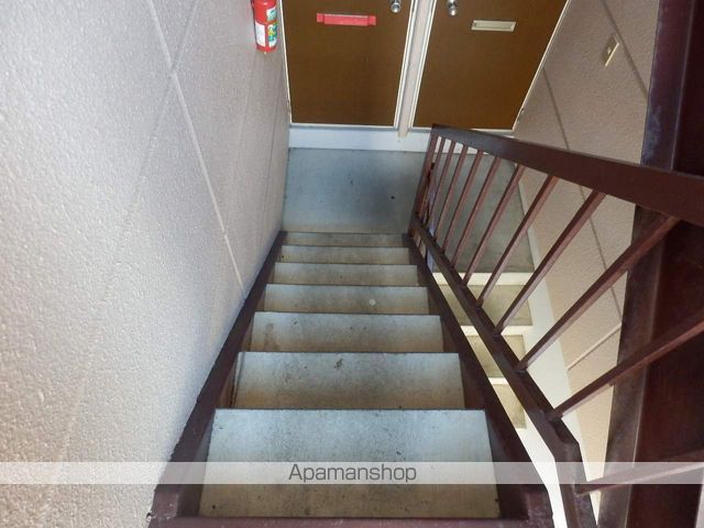 ロイヤルハイツ桑園の玄関写真