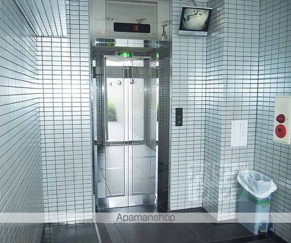 エステート南ビルの玄関写真
