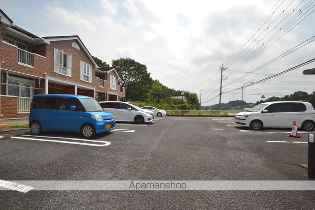 ヴィラアイシス[2LDK/57.02m2]の駐車場1