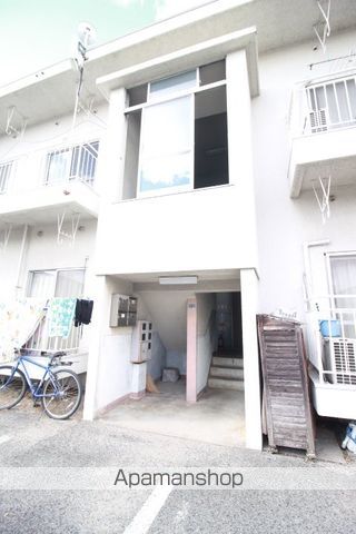 縄岡マンションの玄関写真