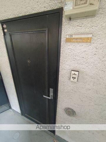 ニューオリエント小金井の玄関写真