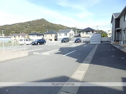 ＤーｒｏｏｍシルクマムＢ[2LDK/55.62m2]の駐車場1