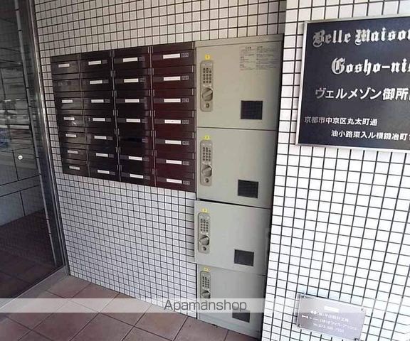 ヴェルメゾン御所西の玄関写真