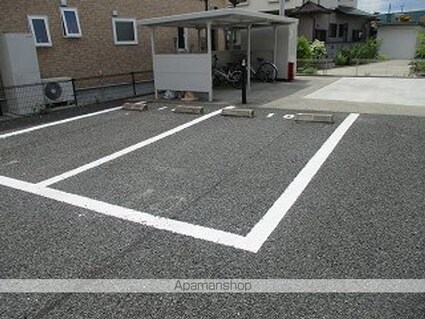 レオパレス鴻巣[1K/26.08m2]の駐車場2
