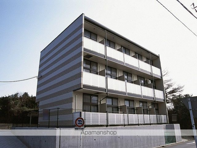 レオパレスELANIIの玄関写真