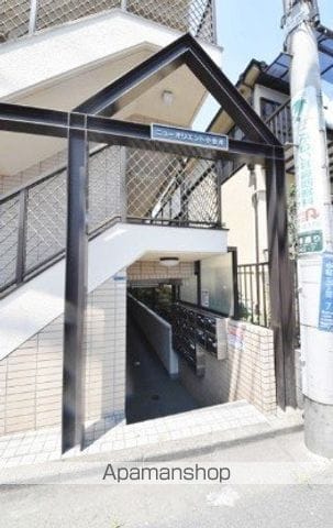 ニューオリエント小金井の玄関写真