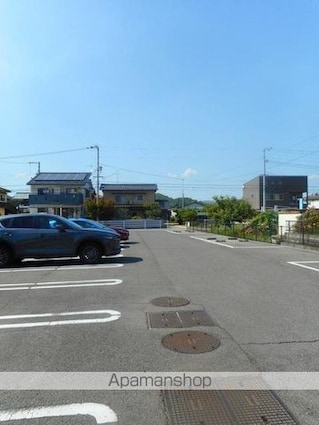 サニー　ヴィオラ[1DK/40.57m2]の駐車場1