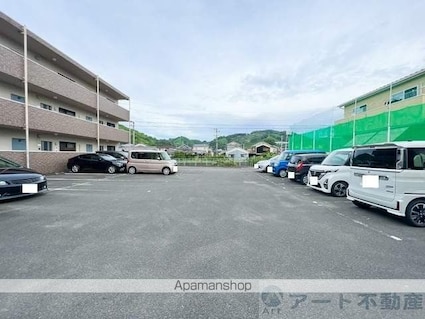 ブライム北斎院[3LDK/75m2]の駐車場3