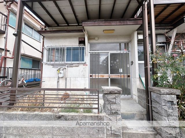京阪電気鉄道京阪線 牧野駅 徒歩22分 2階建 築52年の玄関写真