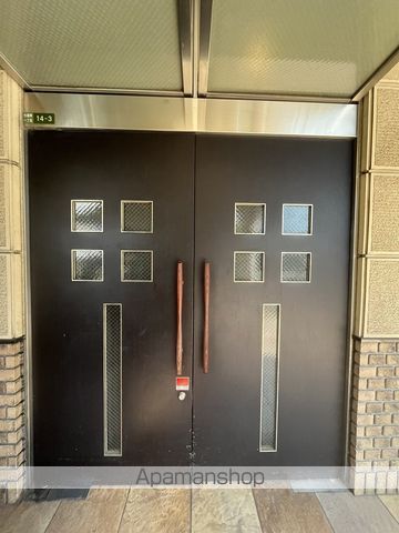 ロジェ今福鶴見の玄関写真