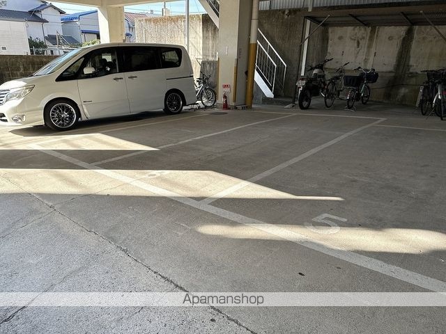 高知県高知市役知町[2DK/43m2]の駐車場