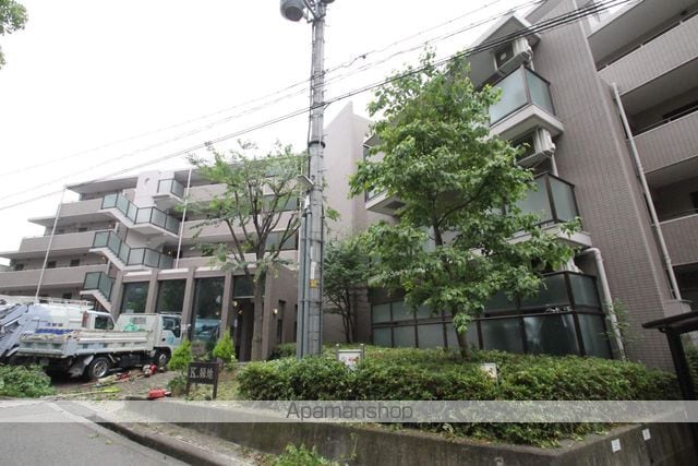 北大阪急行南北線 緑地公園駅 徒歩13分 5階建 築29年の外観写真
