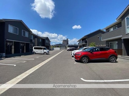 ルミエール[2LDK/52.09m2]の駐車場