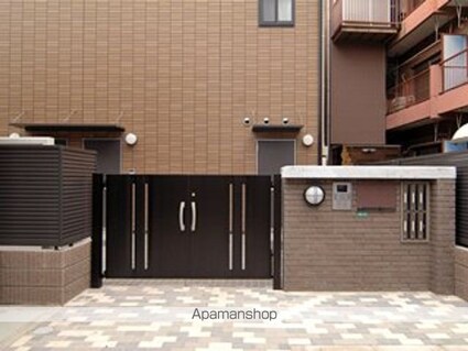 東京都中野区新井１丁目[1K/25.44m2]のエントランス3