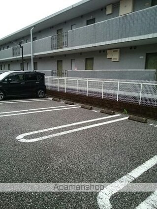 プリムローズ・キャッスル[1LDK/42.55m2]の駐車場2