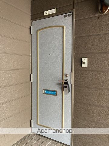 ラグーン神道寺南Bの玄関写真