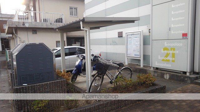 レオパレスビオスの玄関写真
