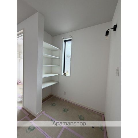 Rooms万代5の内装写真