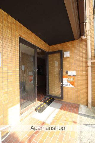 堂元ビルの玄関写真