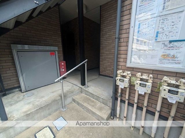 レオネクストライネの玄関写真