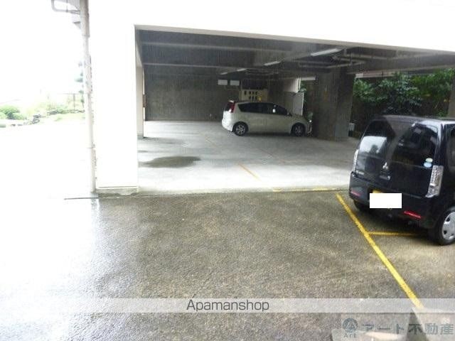 サウザンドリーフ南[1DK/30m2]の駐車場