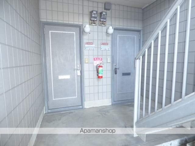 クレール香里ヶ丘の玄関写真