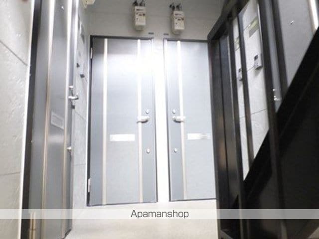 ピースハーモニー南平岸Aの玄関写真