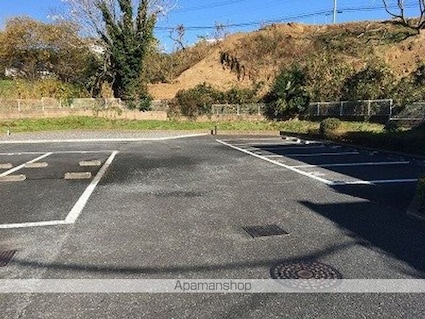 レオパレス里Ⅱ[1K/23.18m2]の駐車場