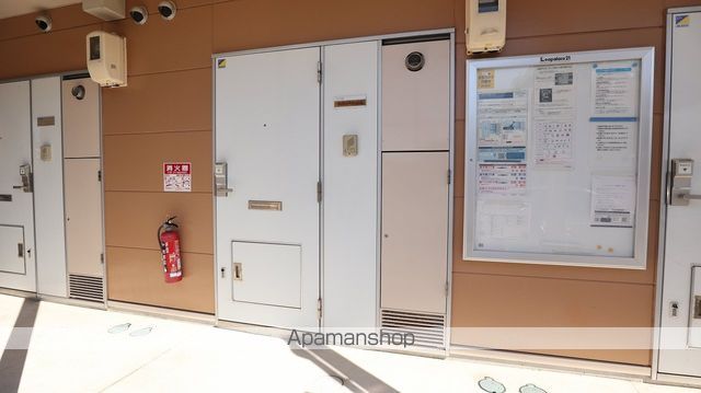 レオパレスボムールの玄関写真